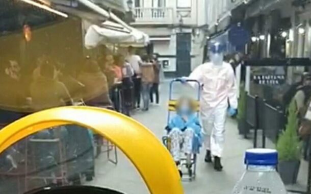 Esplanadas cheias impedem ambulância de socorrer doente de covid-19 na Corunha