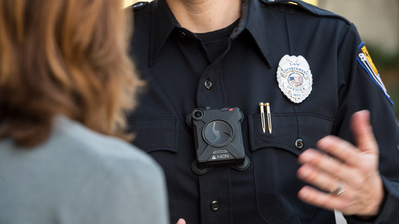 Nova lei de videovigilância prevê uso de ‘bodycams’ pelos polícias