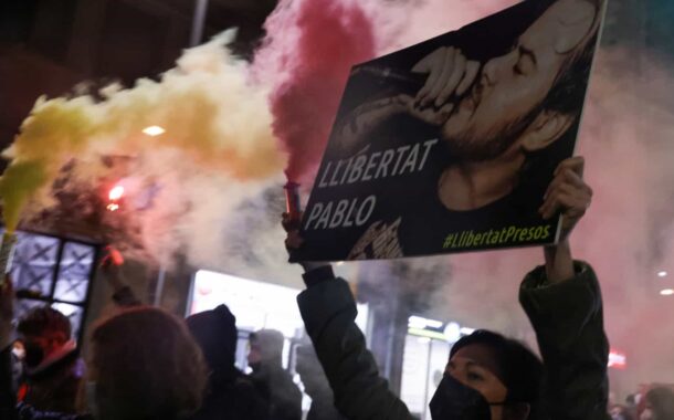 Noite de protestos violentos em Espanha contra prisão do rapper Pablo Hasél
