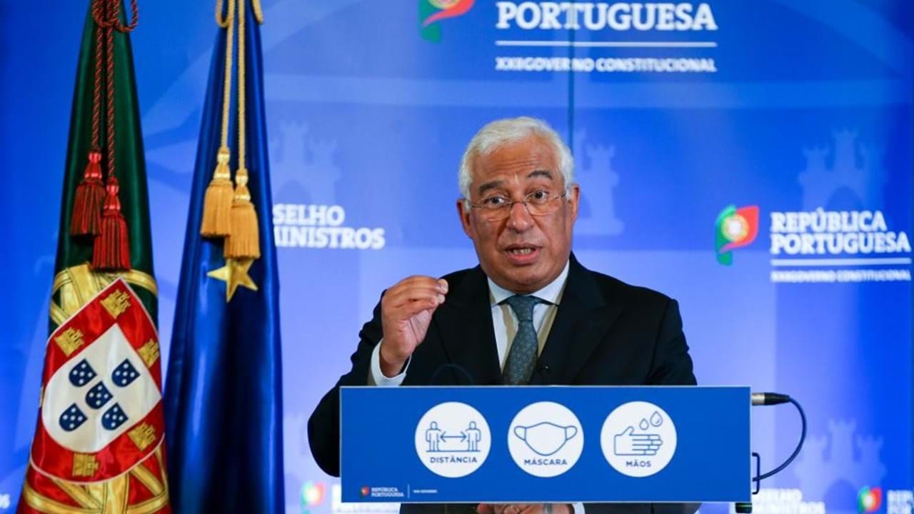 Ensino até ao primeiro ciclo, comércio ao postigo, cabeleireiros e livrarias reabrem já na próxima semana
