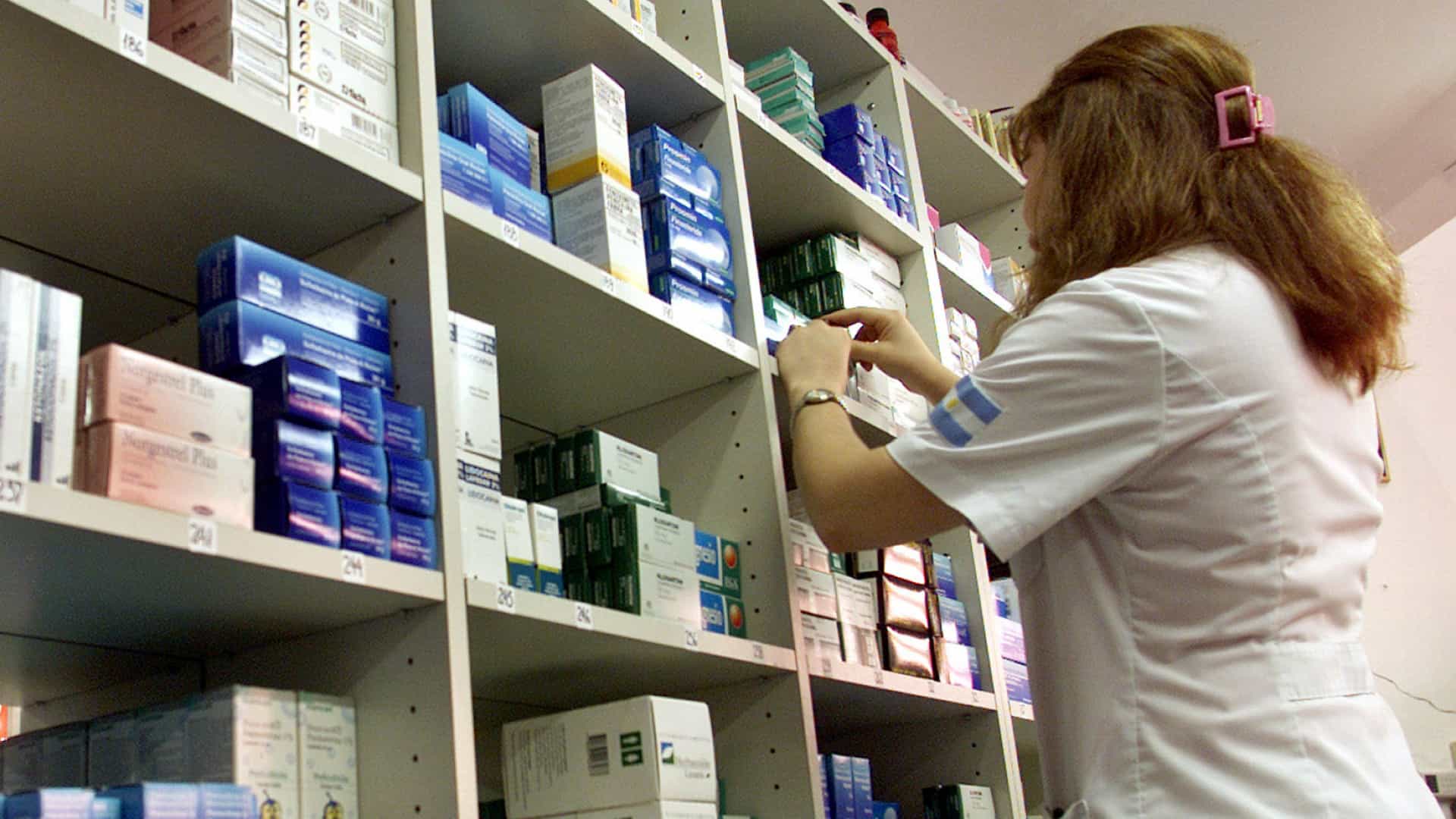 Farmacêuticos começam a ser vacinados na segunda-feira