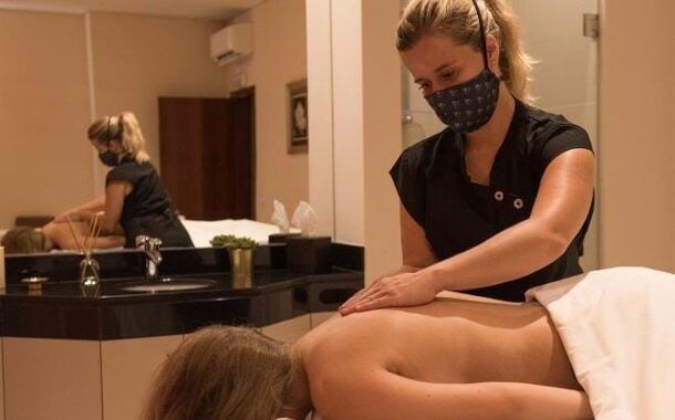 Massagens, tatuagens e piercings também regressam esta segunda-feira