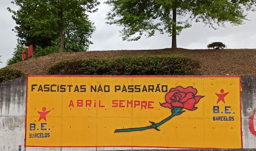 Bloco assinala 25 de Abril com mural em Barcelos