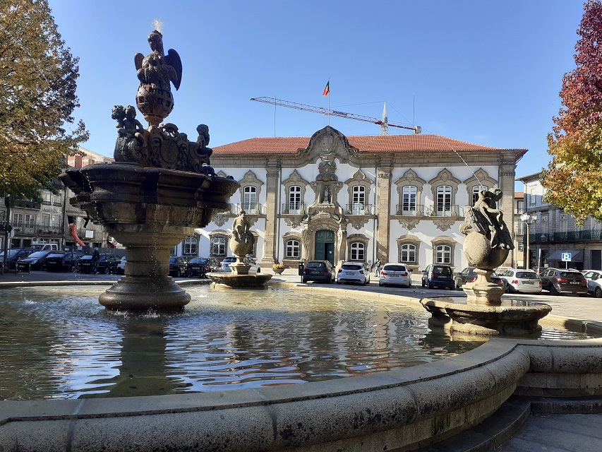 Estacionamento condicionado segunda-feira no centro de Braga