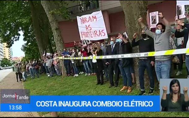 António Costa e Pedro Nuno Santos recebidos com protestos em Valença