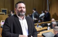 Detido eurodeputado grego ex-membro de partido neonazi por dirigir organização criminosa