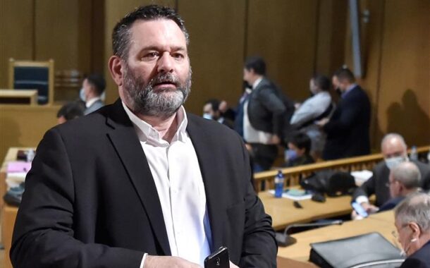 Detido eurodeputado grego ex-membro de partido neonazi por dirigir organização criminosa