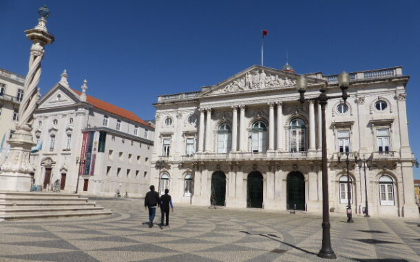 Buscas na Câmara de Lisboa. Ex-vereador é o principal suspeito, diz Medina