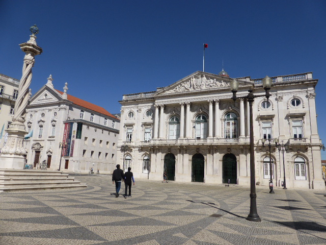 Buscas na Câmara de Lisboa. Ex-vereador é o principal suspeito, diz Medina