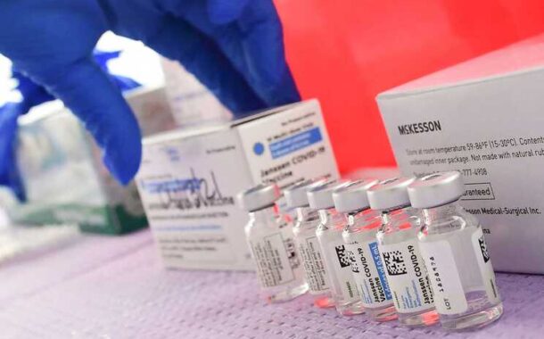 Apesar de risco, Comissão incita países da UE a utilizarem vacina da Janssen