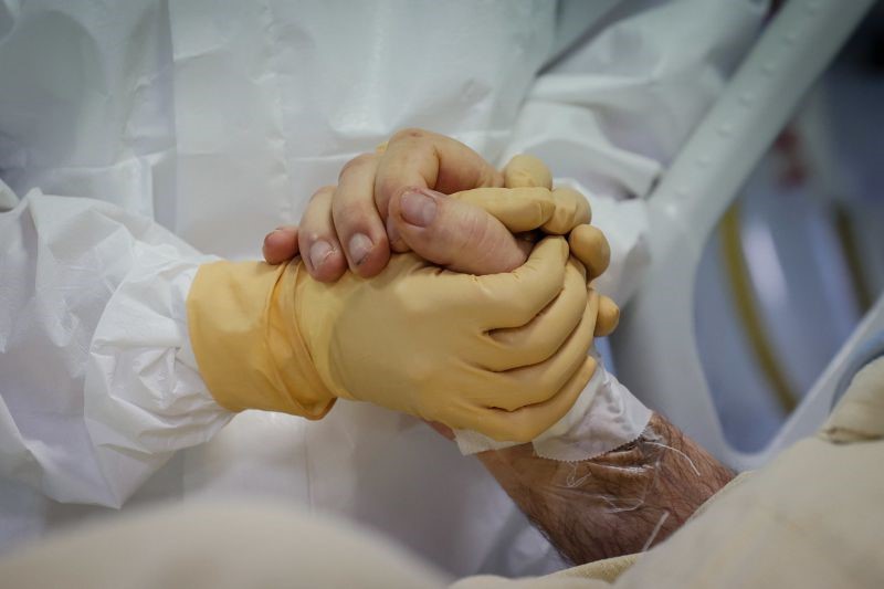 Estudo revela que um terço das pessoas com covid-19 pode desenvolver problemas neurológicos ou psiquiátricos