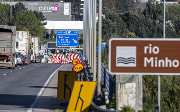 Mais de 2.000 pessoas impedidas de passar fronteira de Valença