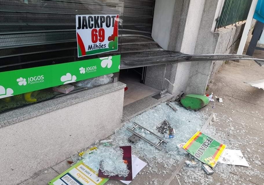 Assalto deixa sem raspadinhas e tabaco quiosque em Guimarães