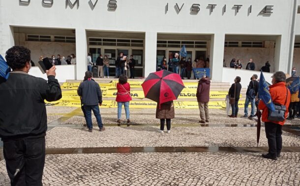 Oficiais de justiça de Vila Verde e Amares em protesto contra horas extra “à borla” junto do Tribunal de Braga