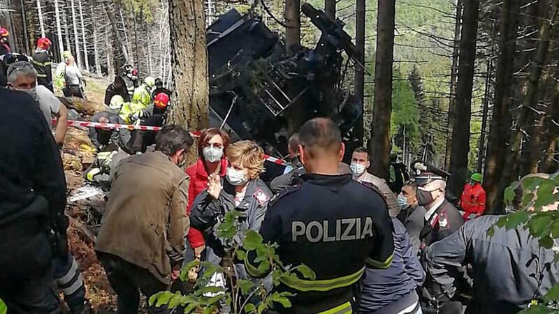 Treze mortos e duas crianças gravemente feridas em queda de teleférico em Itália