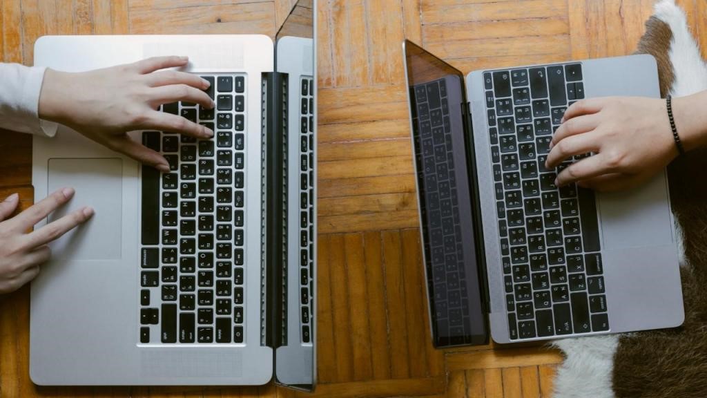 Governo estende teletrabalho obrigatório até o fim de Maio, avança a TVI