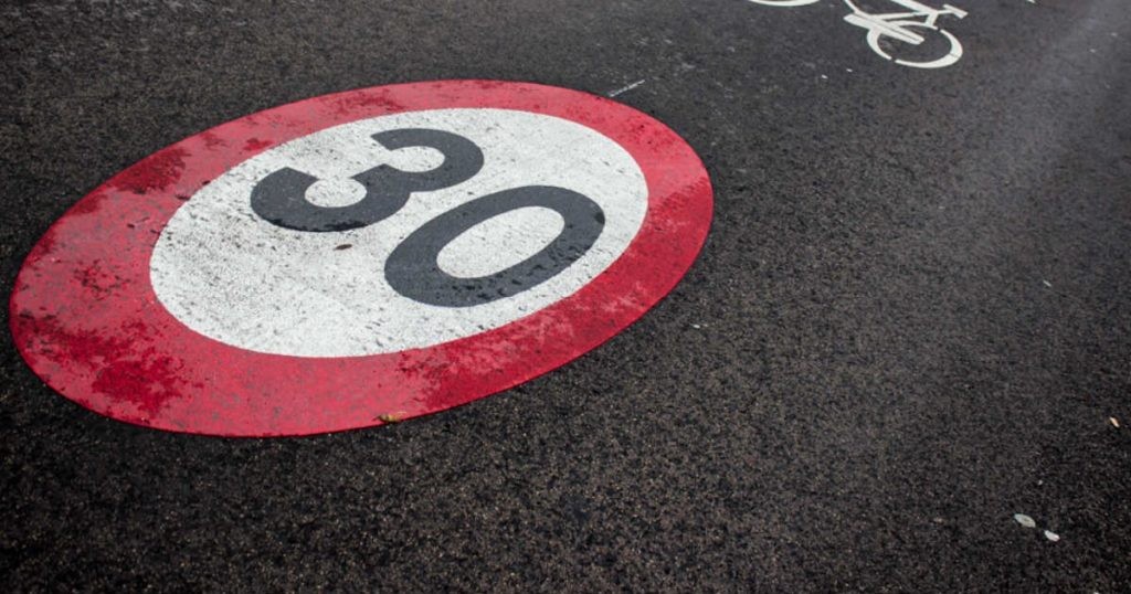 Máximo de 30 km/h na maioria das cidades espanholas. Coimas podem chegar a 600 euros