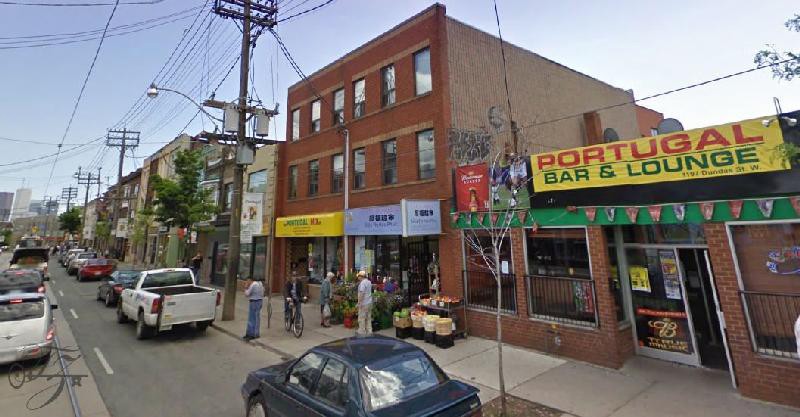 Associação de Toronto, Canadá, leva Galo de Barcelos de três metros para revitalizar pequeno comércio