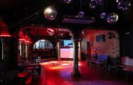 Bares e discotecas continuam fechados até final de Agosto