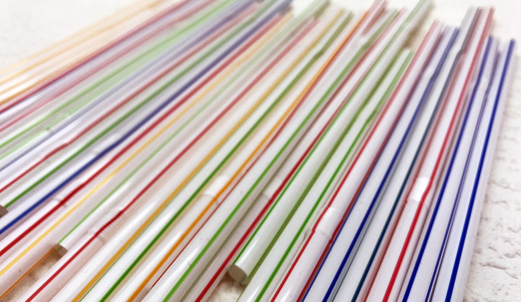 Produtos de plástico que vão desaparecer na Europa a partir desta segunda-feira