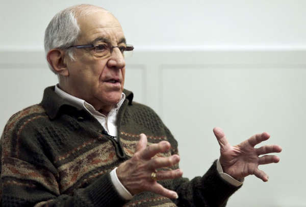 Marcelo apresenta condolência a família de Otelo Saraiva de Carvalho, “um dos mais activos capitães de Abril”.