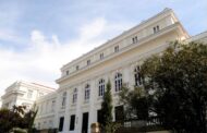 Professor não entrega enunciado de exame a aluna por esta estar “muito destapada”