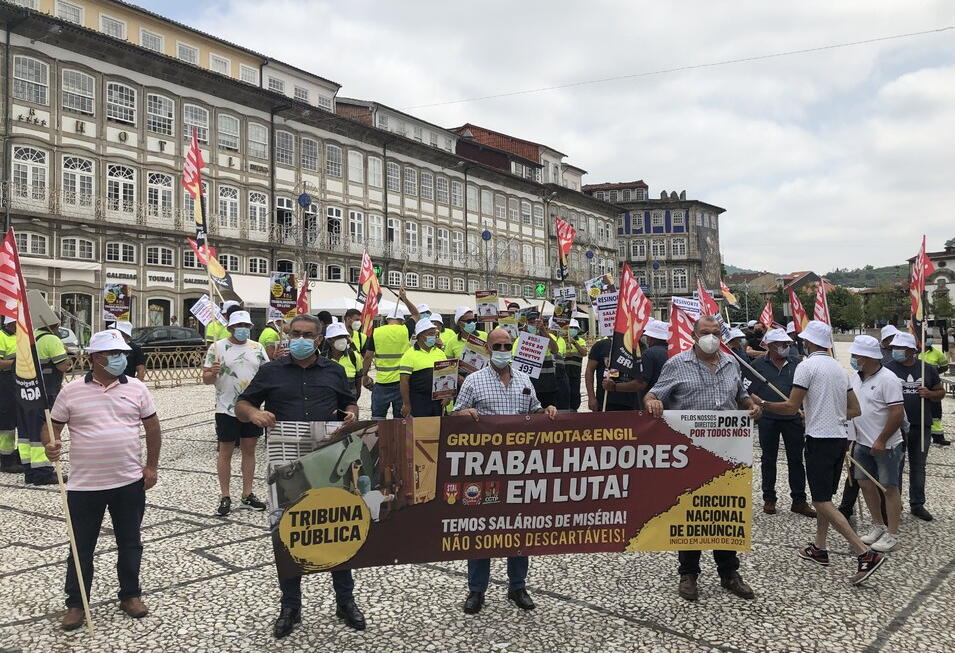 Trabalhadores da Resinorte concentrados em Guimarães prometem “Verão quente” em protestos