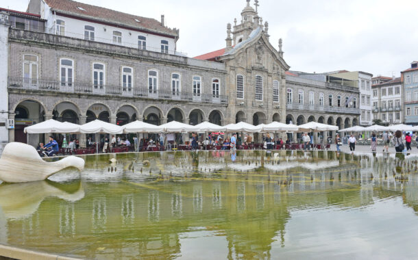 Chafariz da Arcada, em Braga, avariado