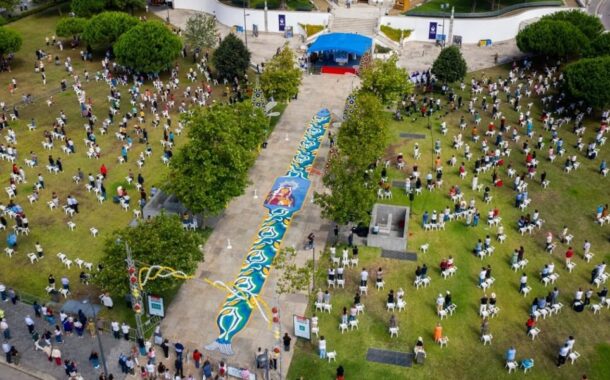 Tapete com duas toneladas de sal homenageia mulheres da ribeira de Viana do Castelo