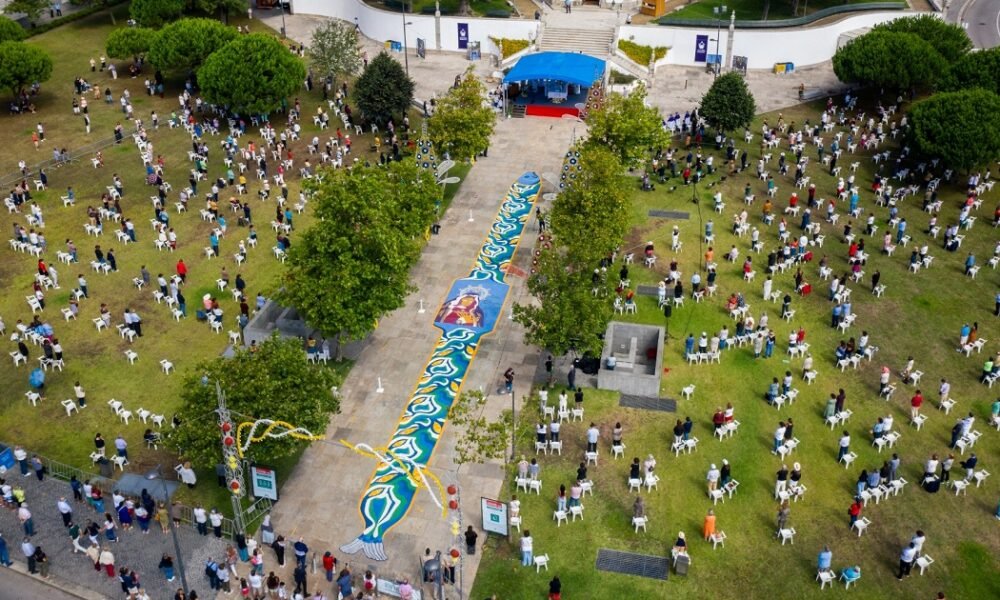 Tapete com duas toneladas de sal homenageia mulheres da ribeira de Viana do Castelo