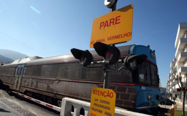 Jovem de 16 anos em estado grave após ser colhido por comboio em Barcelos