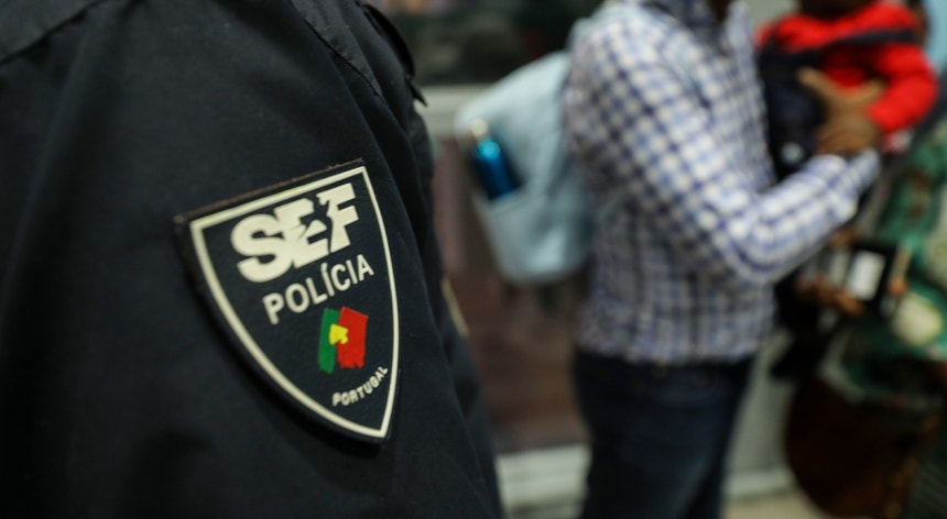 Funcionária do SEF arguida no caso dos iraquianos detidos por ligação ao Estado Islâmico