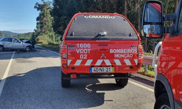 Dois mortos e um ferido grave em colisão entre ligeiros em Monção