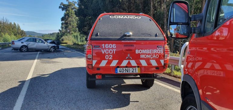 Dois mortos e um ferido grave em colisão entre ligeiros em Monção