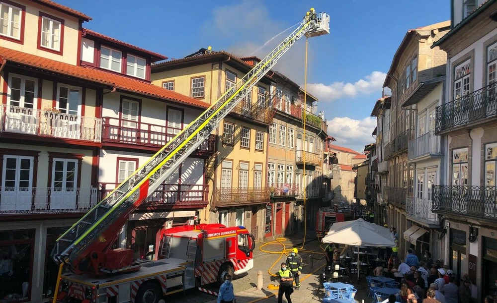 PJ de Braga investiga incêndio em prédio do Centro Histórico de Guimarães