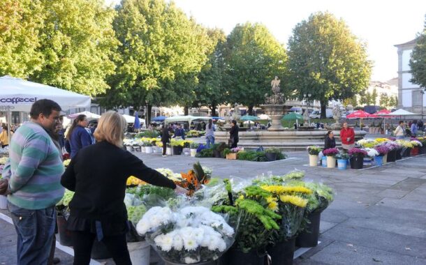 Mercado das Flores na praça do Município, em Braga