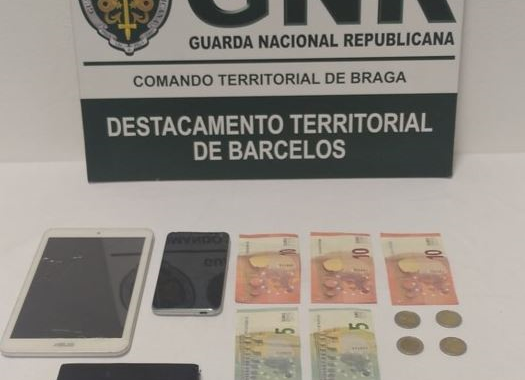 GNR de Barcelos detém casal por furtos em viaturas