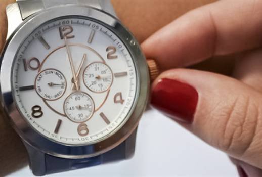 Especialistas pedem para acabar urgentemente com mudança da hora