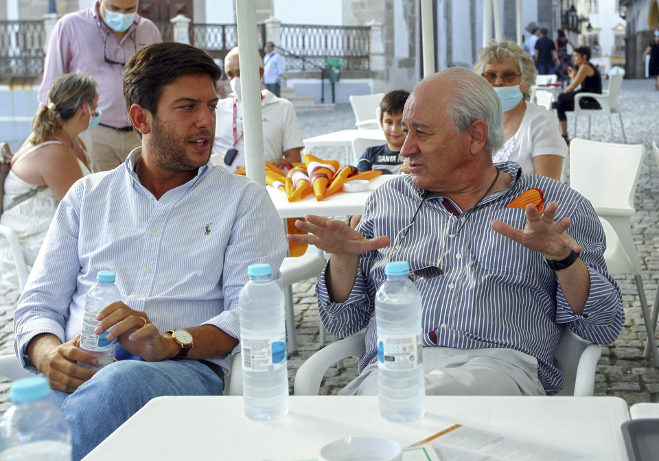Presidentes do PSD e do CDS reúnem-se na sexta-feira em Aveiro