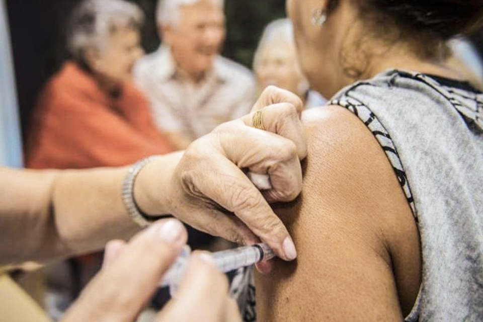 Sociedade Portuguesa de Geriatria recomenda vacinação aos mais idosos
