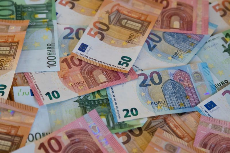 Empresas recebem apoio até 112 euros pelo aumento do salário mínimo em 2022