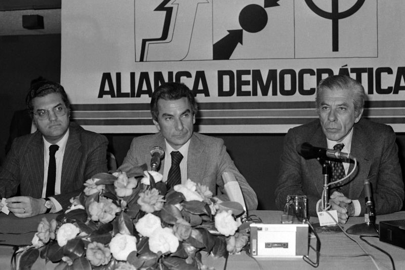 História das crises políticas. Três dissoluções ditaram três maiorias absolutas e três governos de coligação