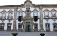 Braga assinala Dia para a Eliminação da Violência contra as Mulheres com panos pretos