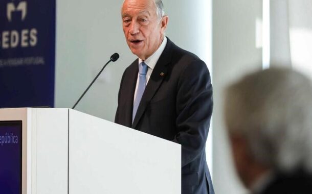 Situação crítica pós-pandémica explica solução para o salário mínimo, diz Marcelo