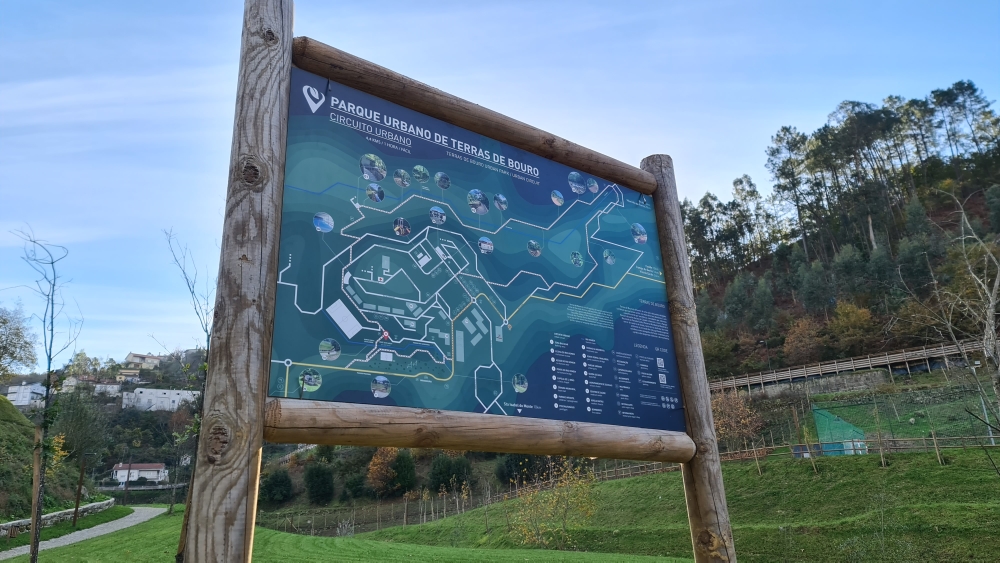 Parque Urbano de Terras de Bouro e a ecovia do Rio Homem com sinalética “inovadora”