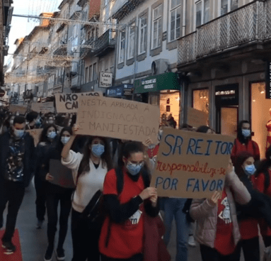 Centenas de alunos manifestam-se contra assédio sexual na Universidade do Minho