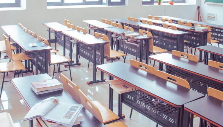 Governo anuncia testagem de docentes e não docentes no regresso do 2.º período