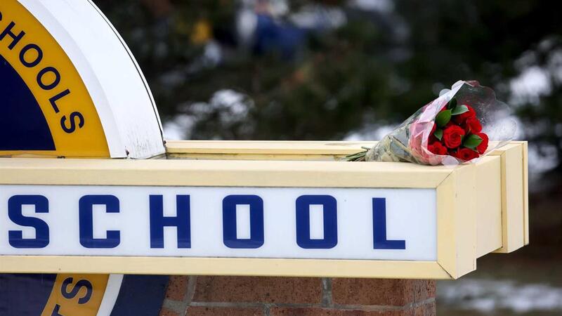 Sobe para quatro número de mortos em tiroteio numa escola nos EUA