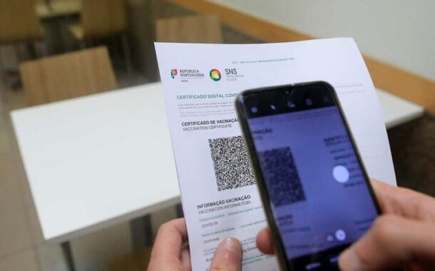 Governo reconhece problemas e desaconselha app do SNS24 para emitir certificados covid-19