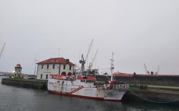 Pescadores isolados em barco atracado em Viana do Castelo repetem teste esta quarta-feira